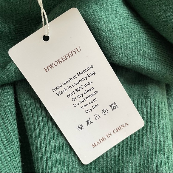 NWT Dark Green Turtleneck - Picture 15 of 15